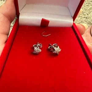 18K white gold Diamond studs